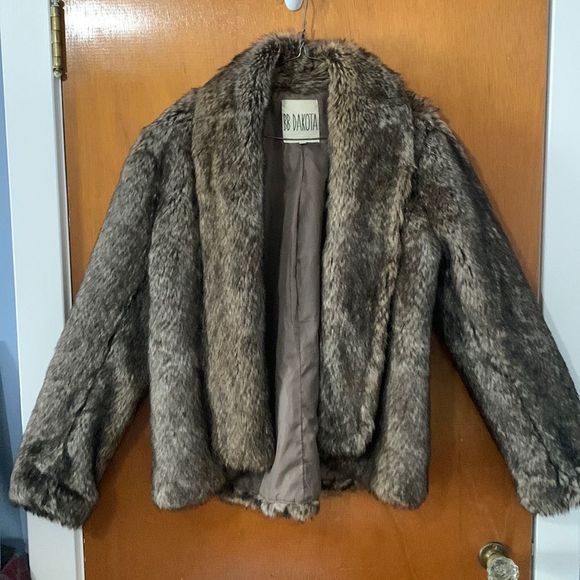 Bb Dakota jacket faux fur clasp coat collar waist length lined brown plush med - Picture 2 of 10